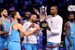 勇士队夏季联赛首败：失误频发不敌马刺